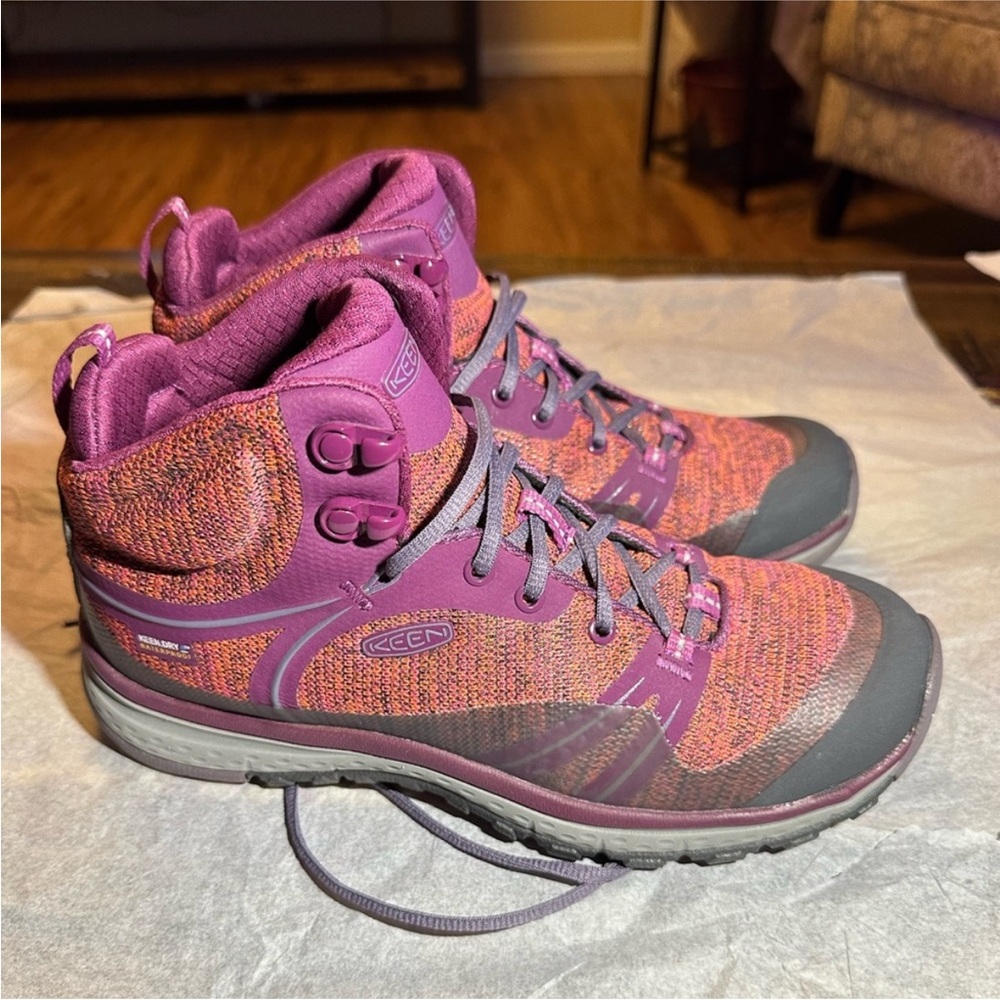 Keen‎ sneakers size 6 waterproof